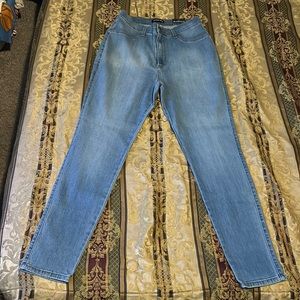 BRAND NEW classic high waisted fashion nova jeans medium wash Size 1X / 14W